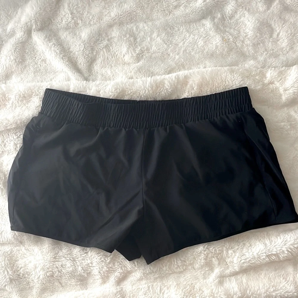 FABLETICS BLACK RUNNING SHORTS - Picture 2 of 5